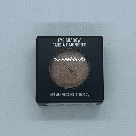 NEW MAC Veluxe Pearl Eyeshadow in All That Glitters (Beige with Gold Pearl) Full - Picture 2 of 2